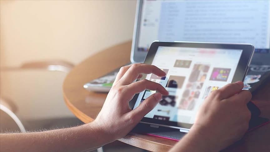 Mbrojta nga lundrimi në internet/ Greqi, mbi 15 vjeç pragu i moshës digjitale