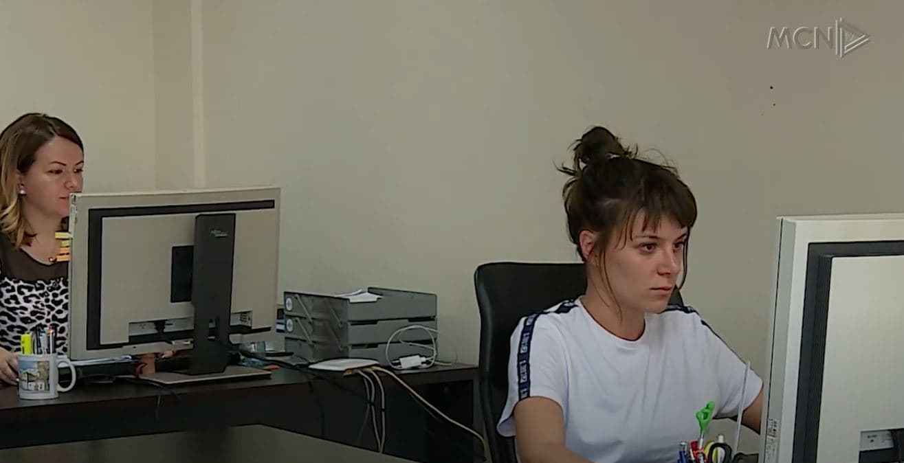 Shqiptarët, të shqetësuar për çmimet e larta/ Raporti: Të pakënaqur me pagat dhe pensionet e ulëta (VIDEO)