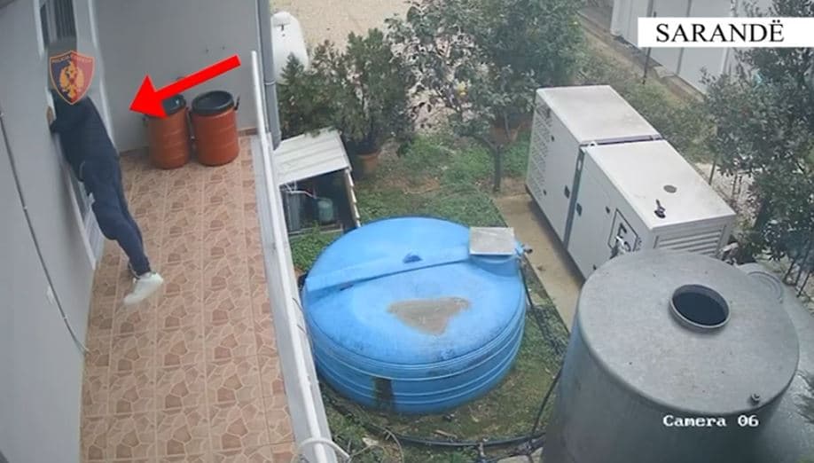 Një person në Sarandë vjedh çantën me 6 mijë euro në hotel, tenton të vjedhë dhe “Audi Q5” 
