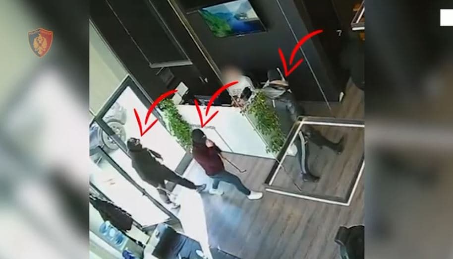 Dhunuan një person te berberi, dy të arrestuar dhe katër në kërkim