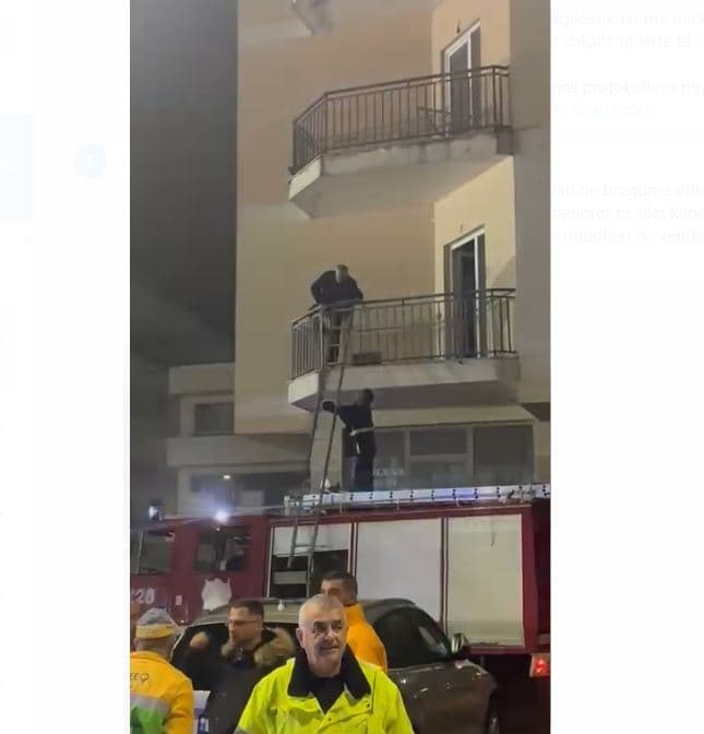 Merr flakë kabina elektrike në Lezhë, banorët e pallatit në panik (VIDEO)