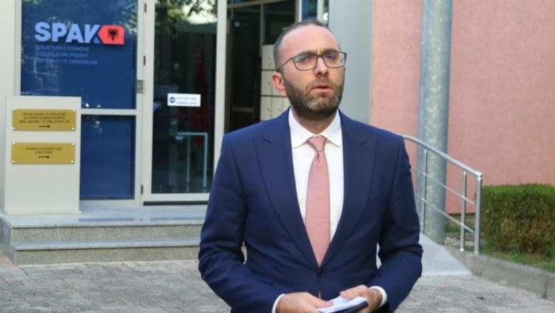 U padit për shpifje nga OSHEE, Gjykata e Posaçme shpall të pafajshëm Gazment Bardhin