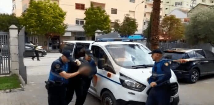 Durrës/ Shiste lëndë narkotike në zonën e plazhit dhe lokale nate, në pranga 25 vjeçari