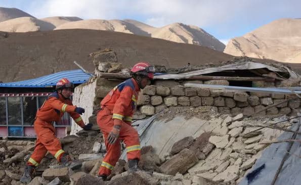Tërmeti në Tibet me 126 viktima, vijojnë kërkimet për të mbijetuar