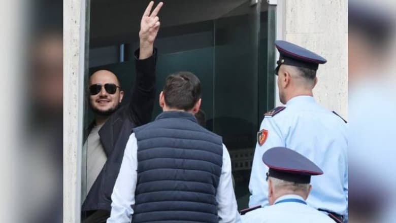 Berisha mbërrin në burgun e Fierit për të takuar Salianjin