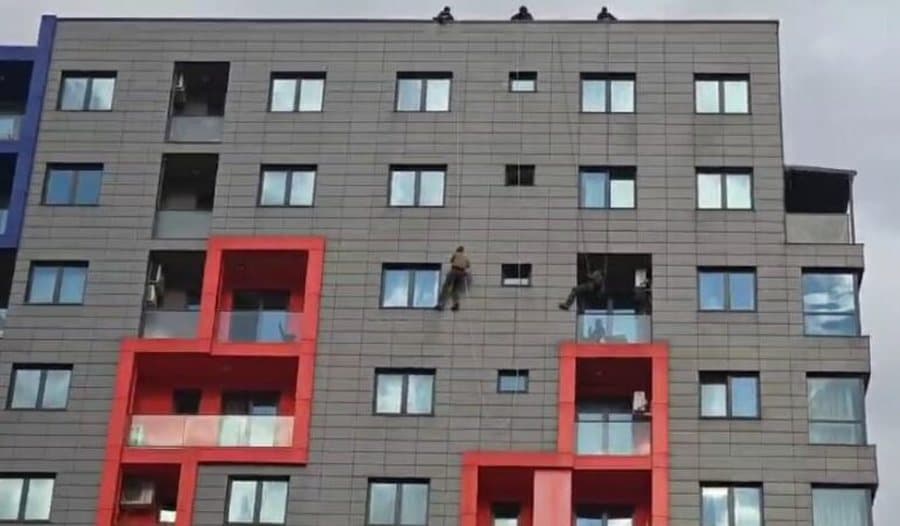 Ngjarja në Astir/ Policia e Tiranës shpall në kërkim pesë persona: Mbajtën të mbyllur 21-vjeçaren