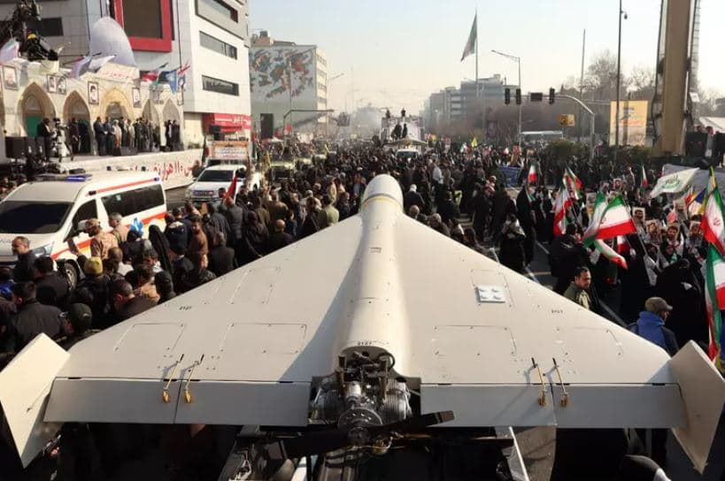 “Të gatshëm të përballen me kërcënimet që i kanosen Iranit", mijëra anëtarë të Gardës Revolucionare marshojnë në Teheran
