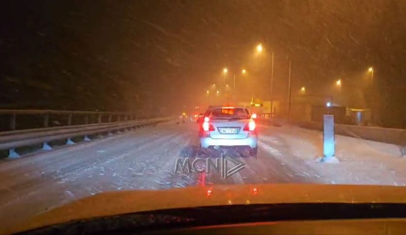      Shkak dëbora dhe ngricat/ Bllokohet tuneli i Krrabës nga Tirana për në Elbasan