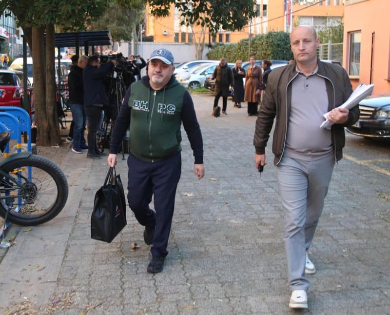 Apeli i Posaçëm heq masën “detyrim paraqitje” për Elton Qynon, në fuqi masa për Hoxhën