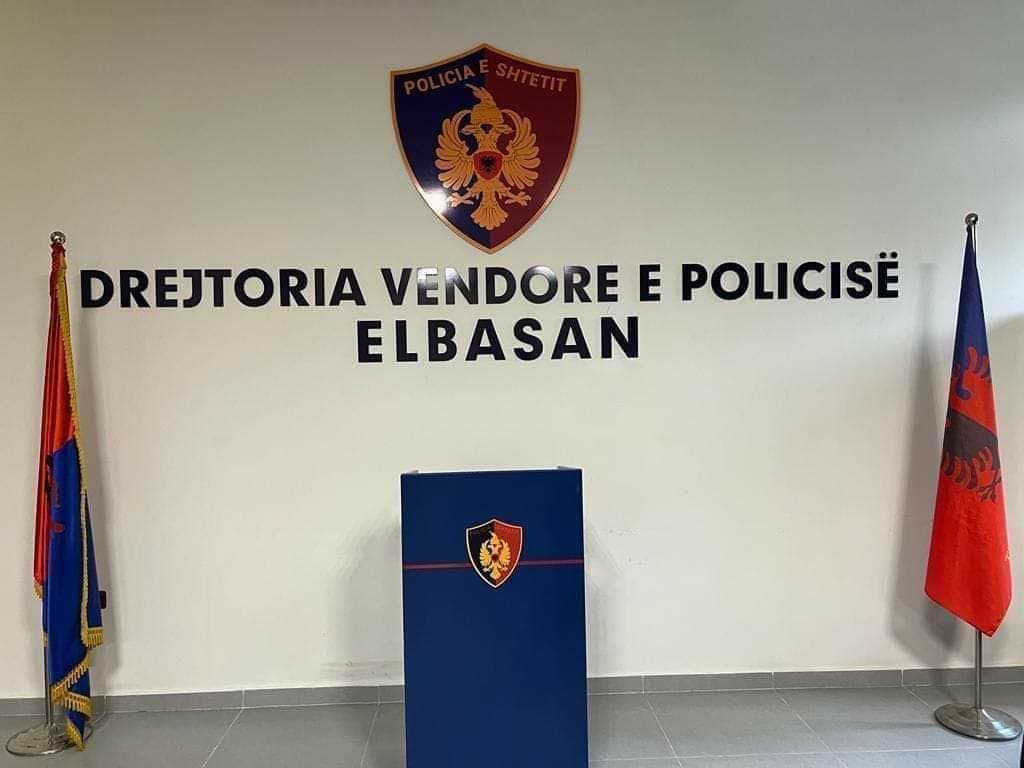 Arratisja e dy të shoqëruarve nga komisariati i Elbasanit, pezullohen nga detyra tre policë