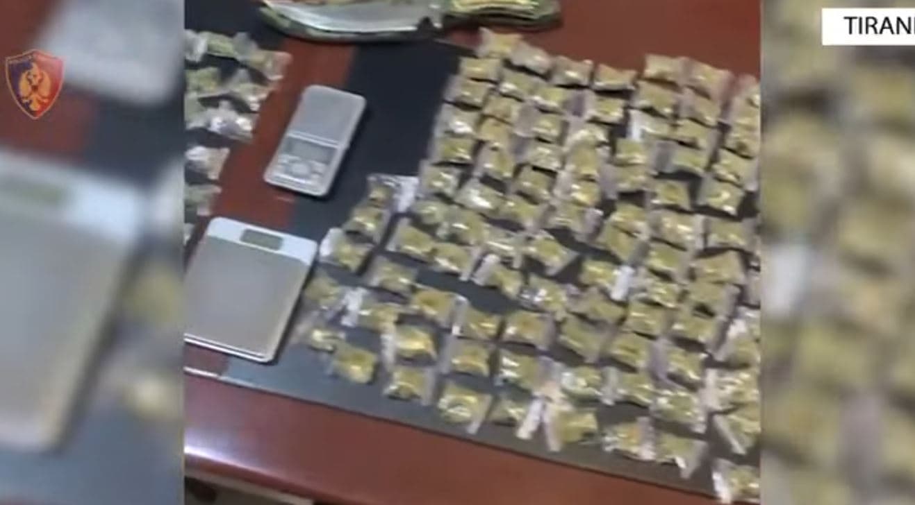Tiranë/ Shisnin kokainë dhe kanabis afër një shkolle, arrestohen dy persona