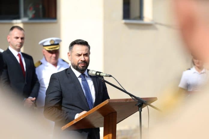 Lirohet nga detyra zëvendësministri i Mbrojtjes, Dorian Tola