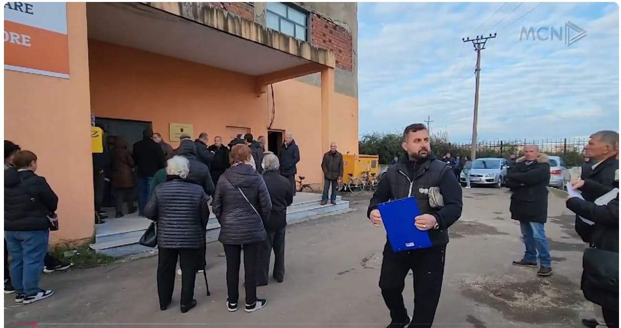 “30 vite në pritje të certifikatës së pronësisë”, protestë para Kadastrës së Fierit