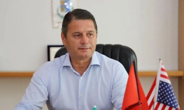 Prefekti i Lezhës dha dorëheqjen pas ‘përplasjes’ me kryebashkiakun/ Ndreu: Sajim i ulët
