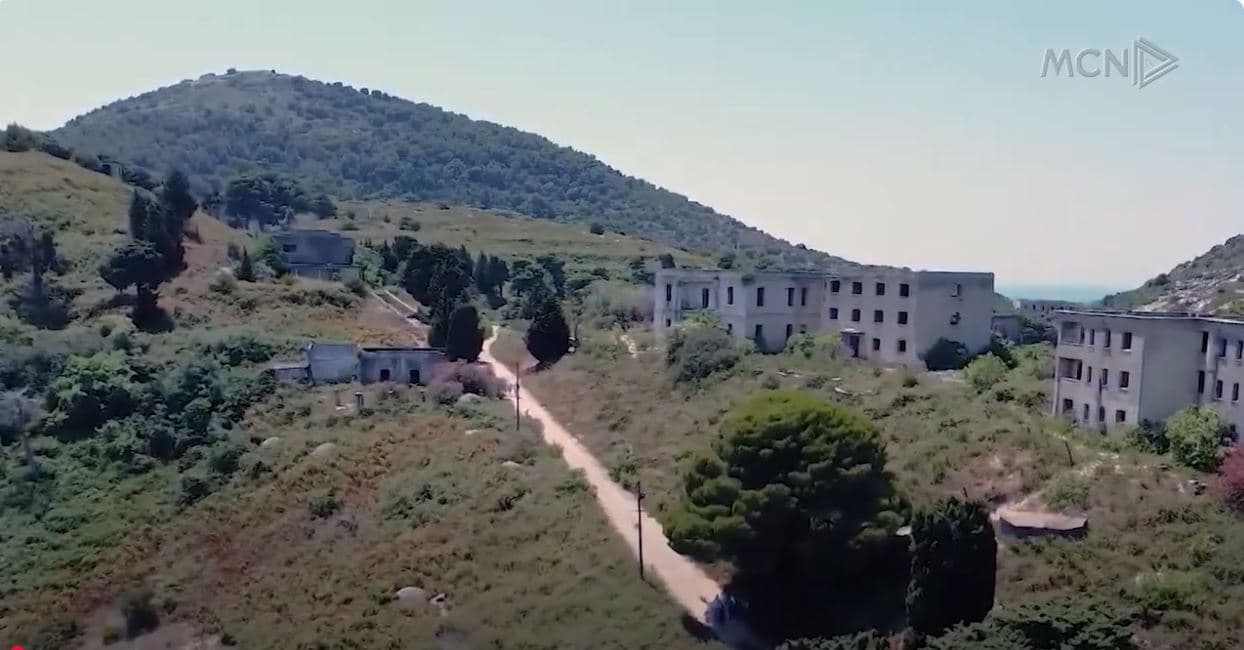 “Konfidencialiteti” me pronat e ushtrisë. Meçollari: Sazani, “qoka” e fundit e Begajt për Ramën