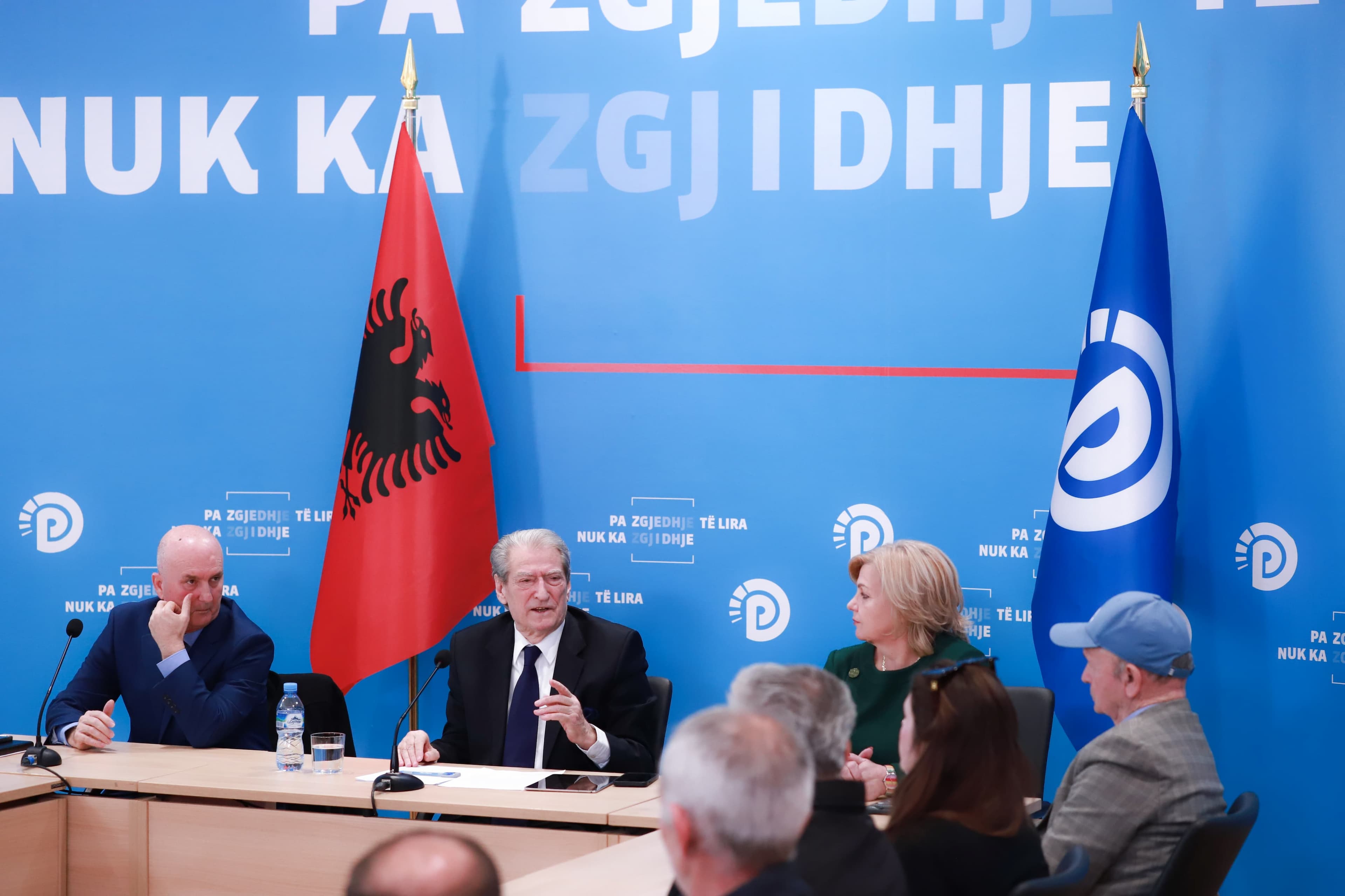 Berisha: S’mund të ketë paqe sociale pa i dhënë përgjigje problemit të të përndjekurve politikë