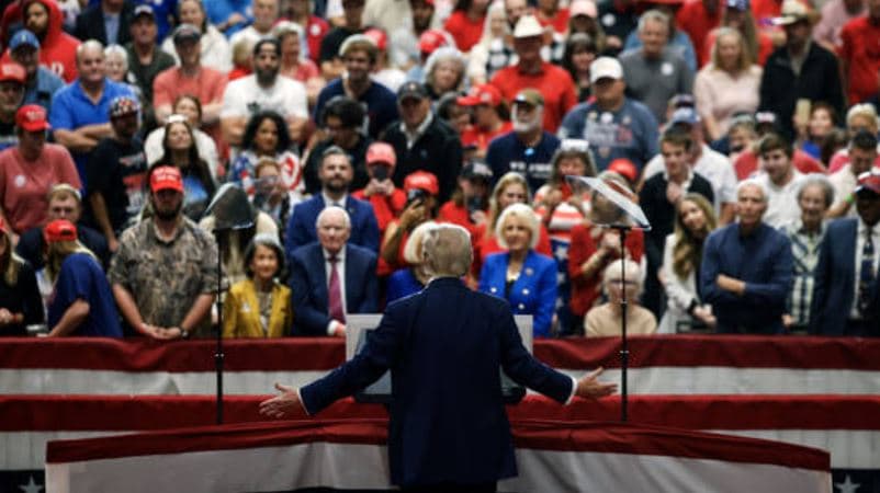 Sondazhi/ Shumica e amerikanëve mbështesin pikëpamjet e Trump-it 