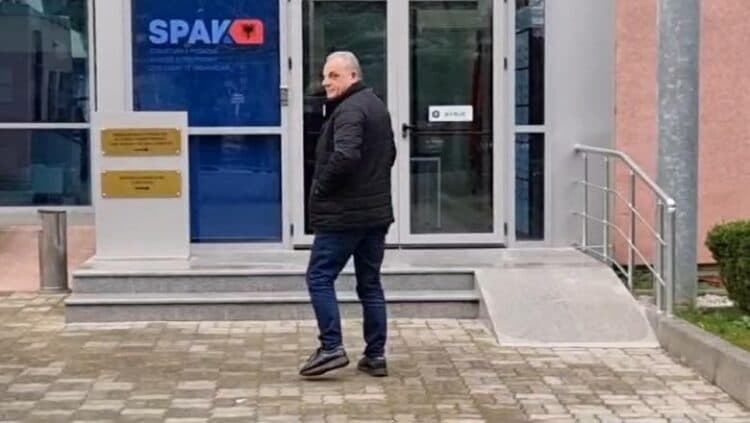 Kryebashkiaku i Malësisë së Madhe, Tonin Marinaj, paraqitet në SPAK