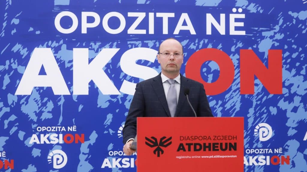 Kaso: Peleshi me lukuninë e ministrave dhe drejtorëve janë sulur në Greqi për të keqpërdorur të dhënat e shqiptarëve