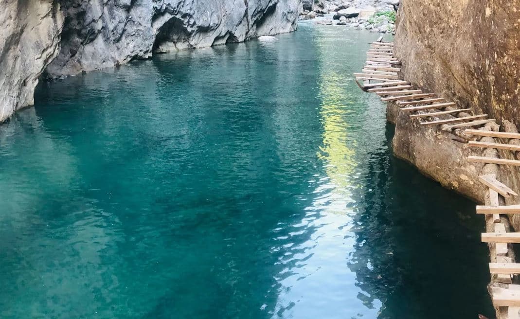 I zhdukur prej 5 ditësh, një person gjendet i pajetë në lumin e Shalës 