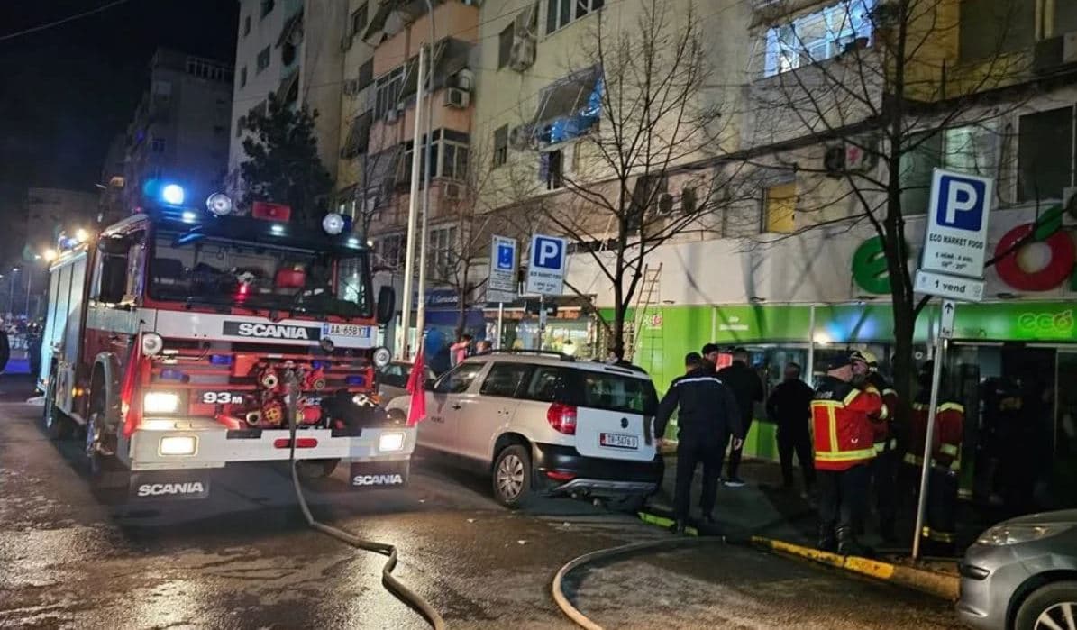 Përfshihet nga zjarri garazhi i një pallati në Tiranë, evakuohen banorët