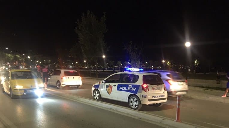Orikum, plagoset me armë zjarri një person në një karburant