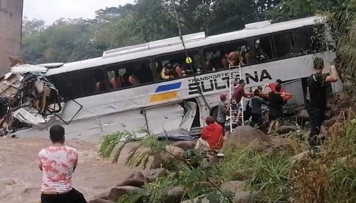 Autobusi del nga rruga malore në Bolivi, 19 të vdekur
