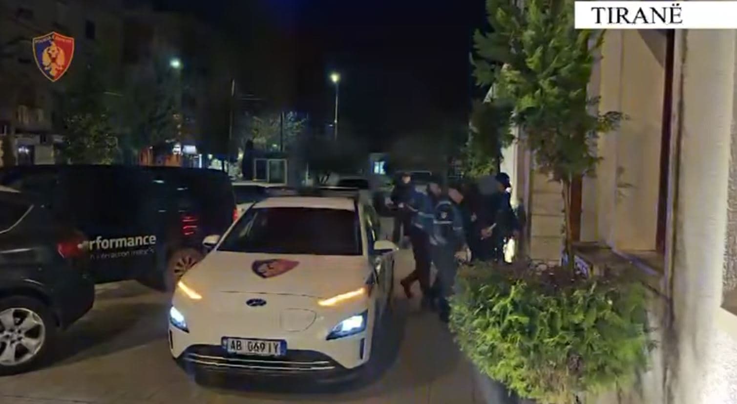 Të akuzuar për tre vjedhje në Tiranë, një i arrestuar dhe dy në kërkim