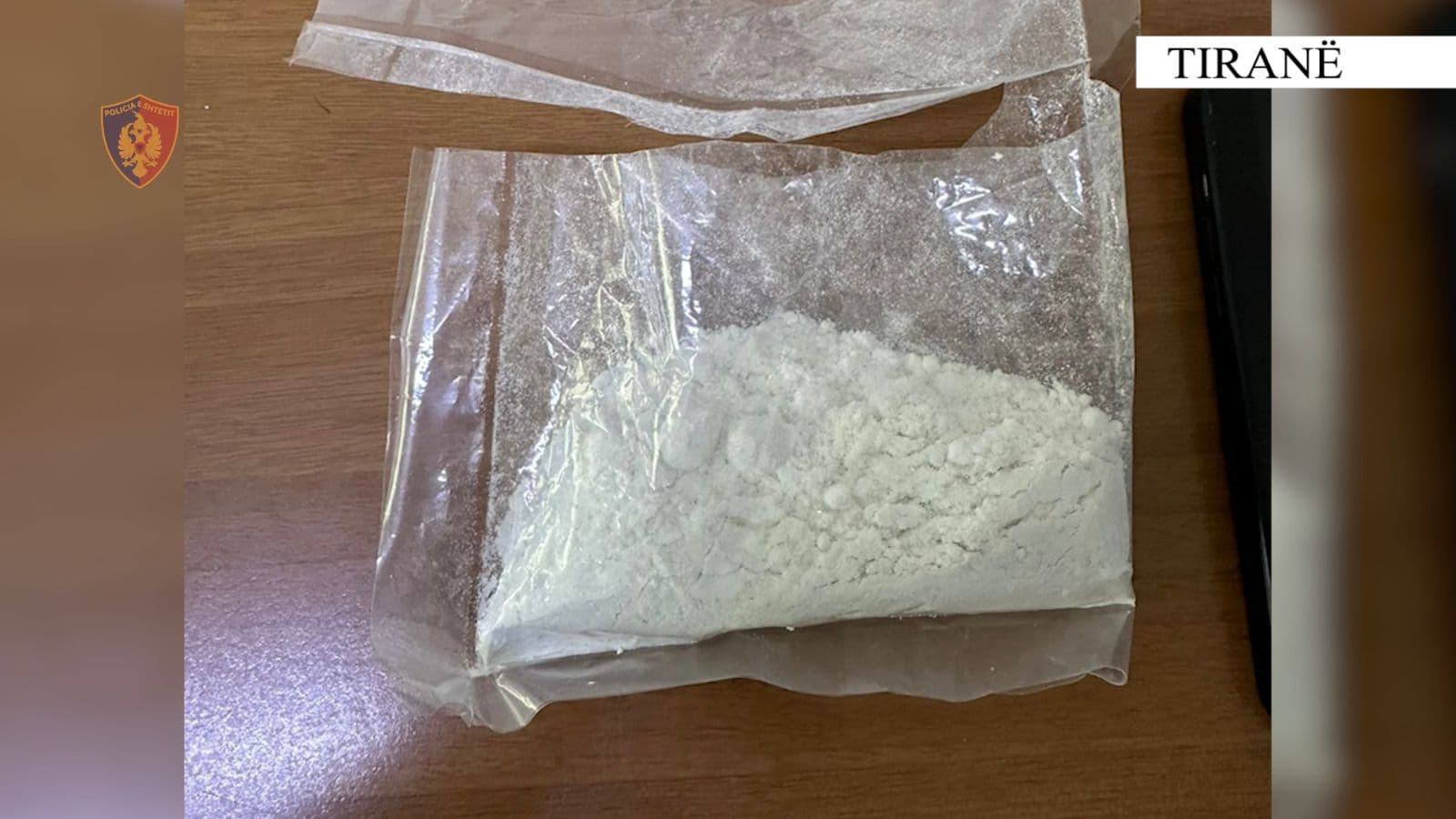 U kapën duke shitur kokainë, në pranga tre të rinj