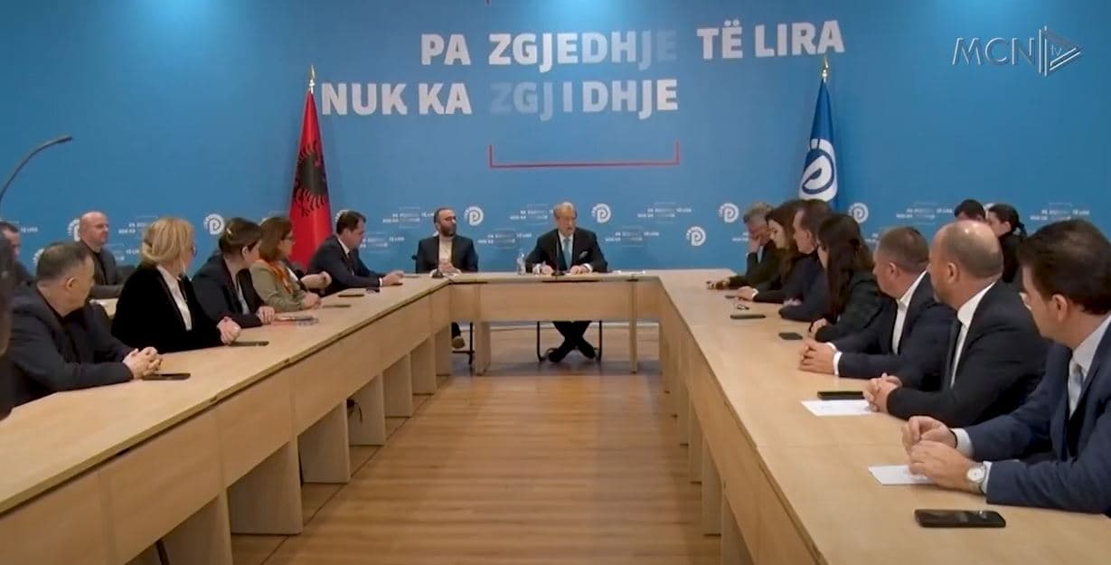 PD projektligj kundër Soros/ Berisha: Të dënohet kush flet për Prindi 1 dhe Prindi 2 (VIDEO)