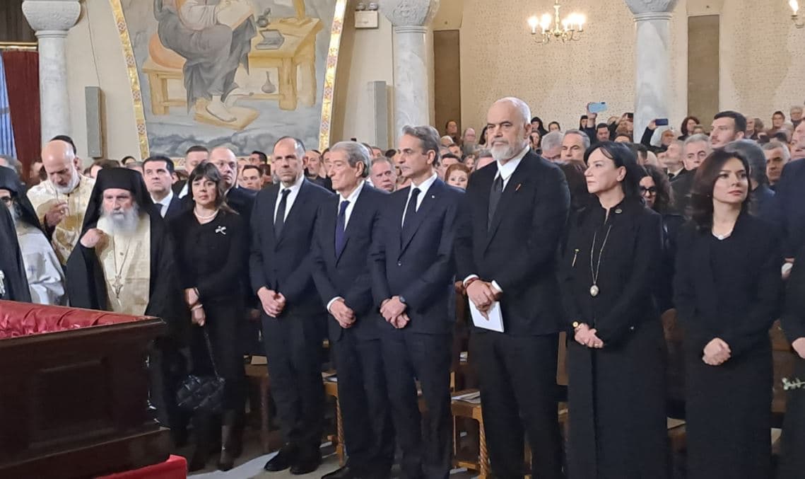Lamtumira për Kryepeshkopin Anastas/ I pranishëm në ceremoni kryeministri grek Mitsotakis (FOTO)