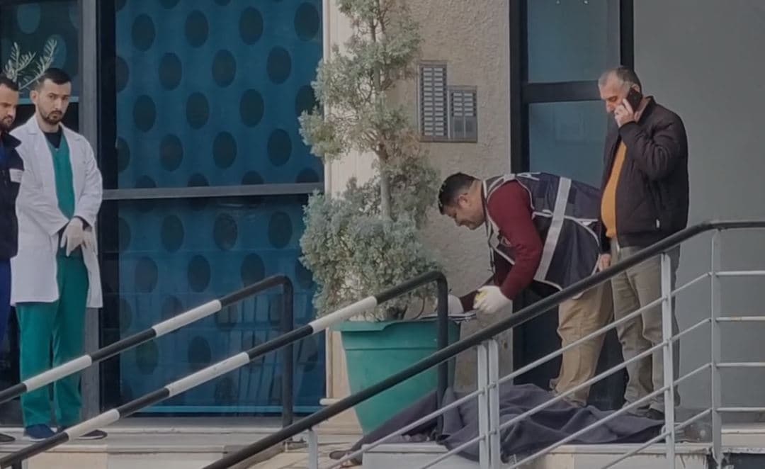 Emri/ U vetëhodh nga kati i 9-të i pallatit, 21-vjecarja dyshohet se vuante nga depresioni