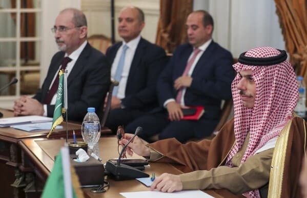 Kombet arabe kundërshtojnë idenë e Trump për të zhvendosur popullsinë e Gazës