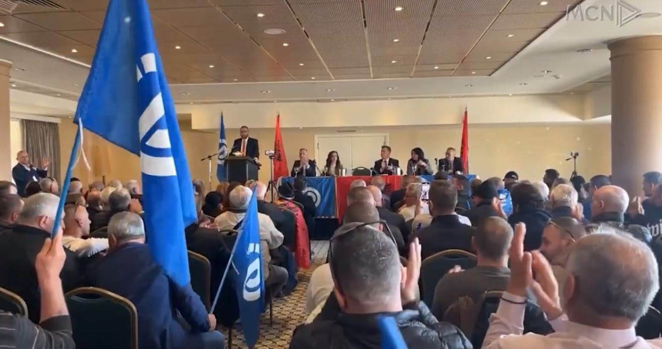 “Familjarët e emigrantëve po kërcënohen”, Bardhi nga Athina: U kërkojnë votën, ose do i heqin nga puna (VIDEO)
