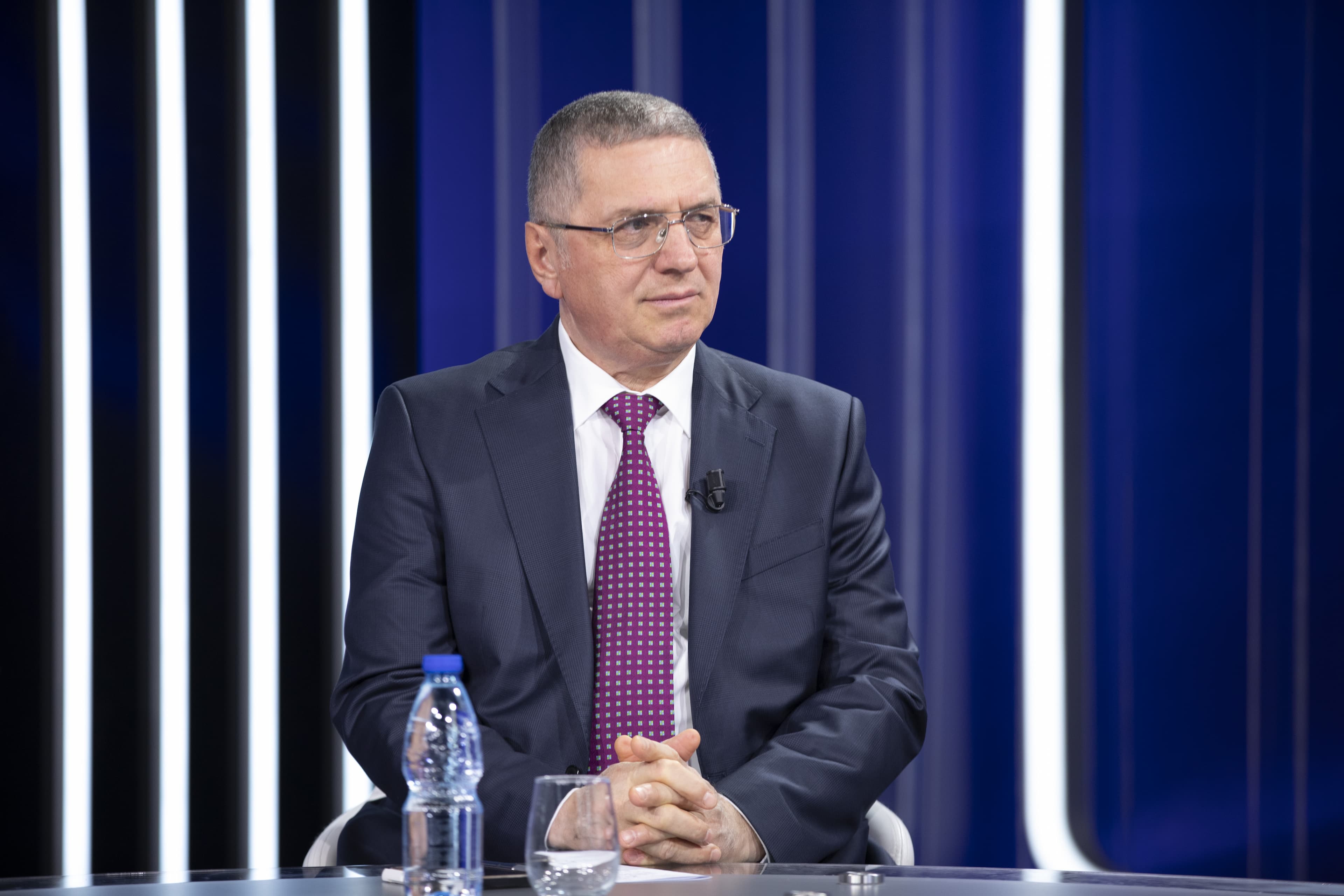 Preçi: Kostot e larta të shërbimeve bankare inkurajojnë mbajtjen e parave jashtë sistemit
