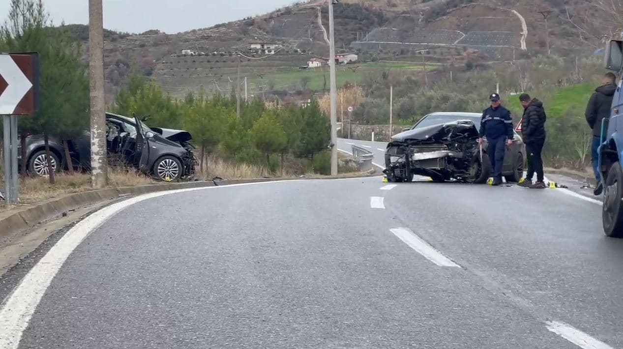 Aksident me pasojë vdekjen në aksin "Cërrik-Gramsh", arrestohen dy shoferët