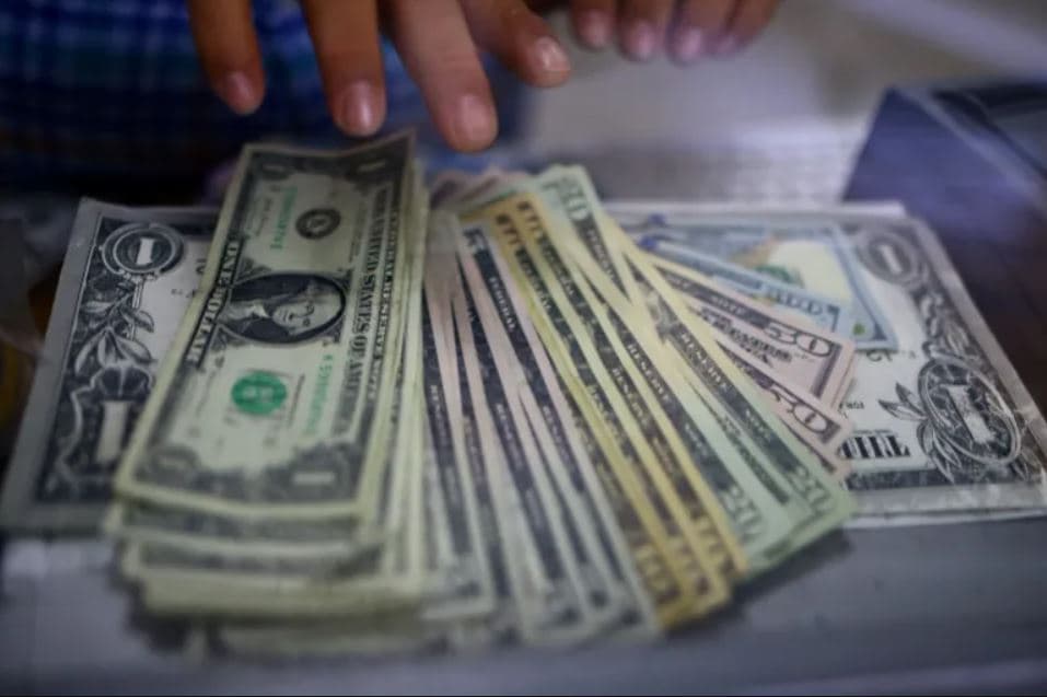 Tarifat/ Dollari amerikan forcohet në raport me partnerët tregtarë 