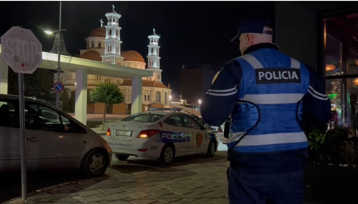 Plagosi me thikë 40-vjeçarin në Korçë/ Identifikohet autori, në kërkim nga policia