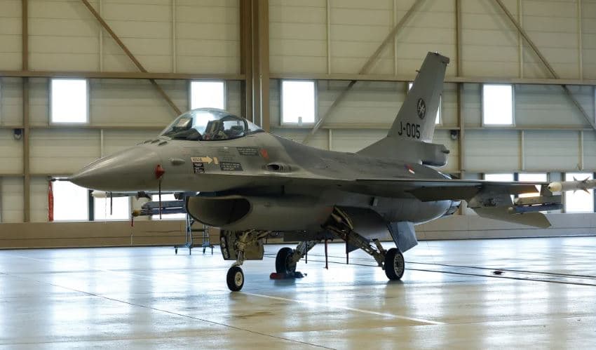 Holanda i jep Ukrainës avionë luftarakë francezë Mirage, F-16
