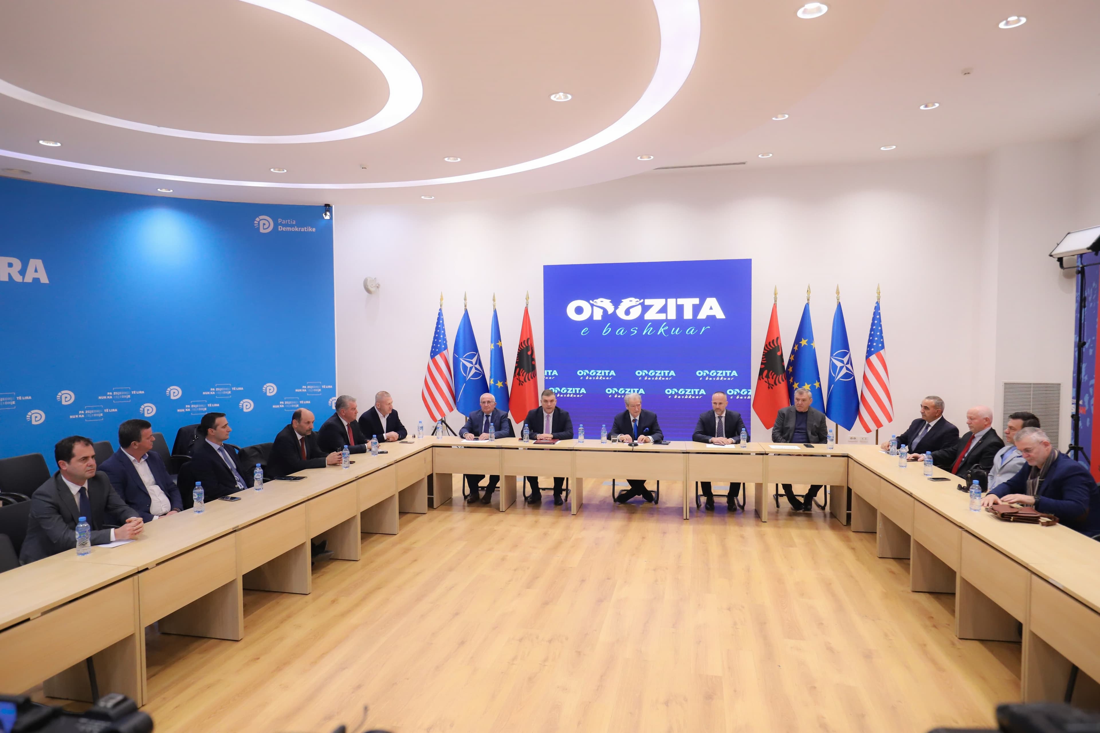 Berisha me Federatën Opozitare: Të bashkohemi kundër të keqes