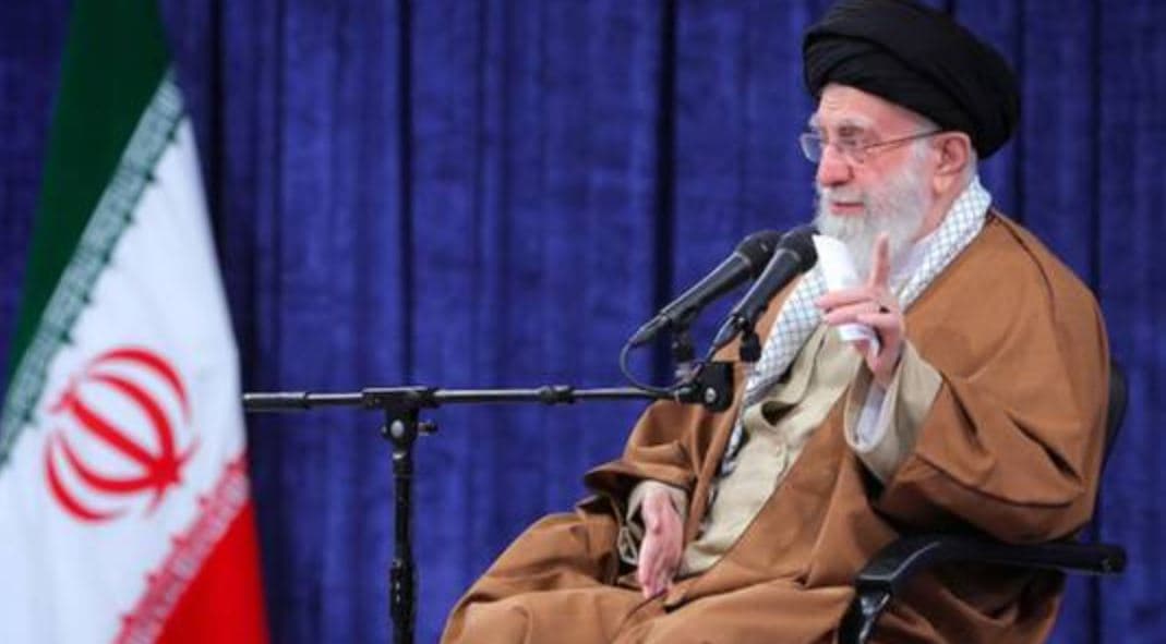 Khamenei: Irani do t'i përgjigjet kërcënimeve të SHBA-ve