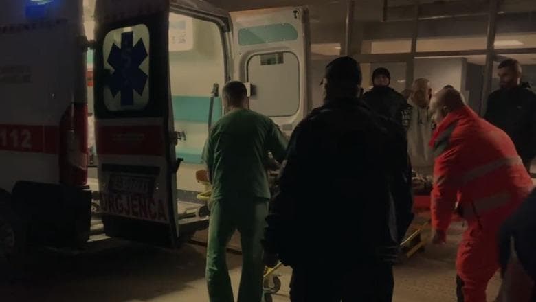 Plagosja me thikë në Korçë, policia identifikon autorin, shpallet në kërkim 22-vjeçari