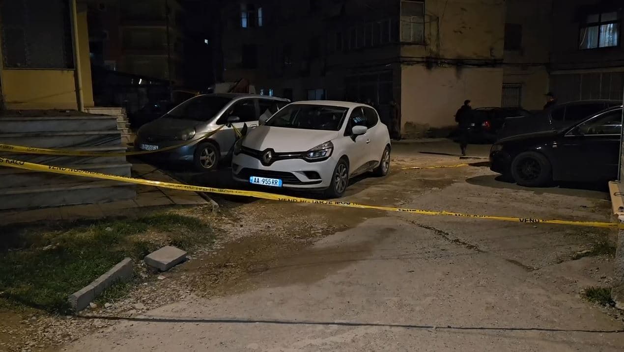  Plagosja e të riut në Korçë/ Policia në kërkim të autorit, ikën nga vendngjarja me një tjetër makinë