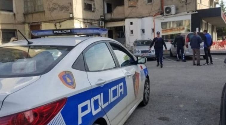 I mori 6 mijë euro një biznesmeni në Lushnjë në bashkëpunim me një tjetër person, arrestohet 32-vjeçari