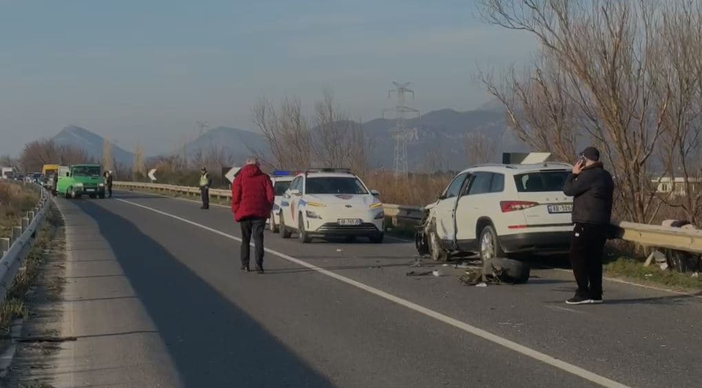 Aksident në superstradën Lezhë-Laç, plagosen dy persona 