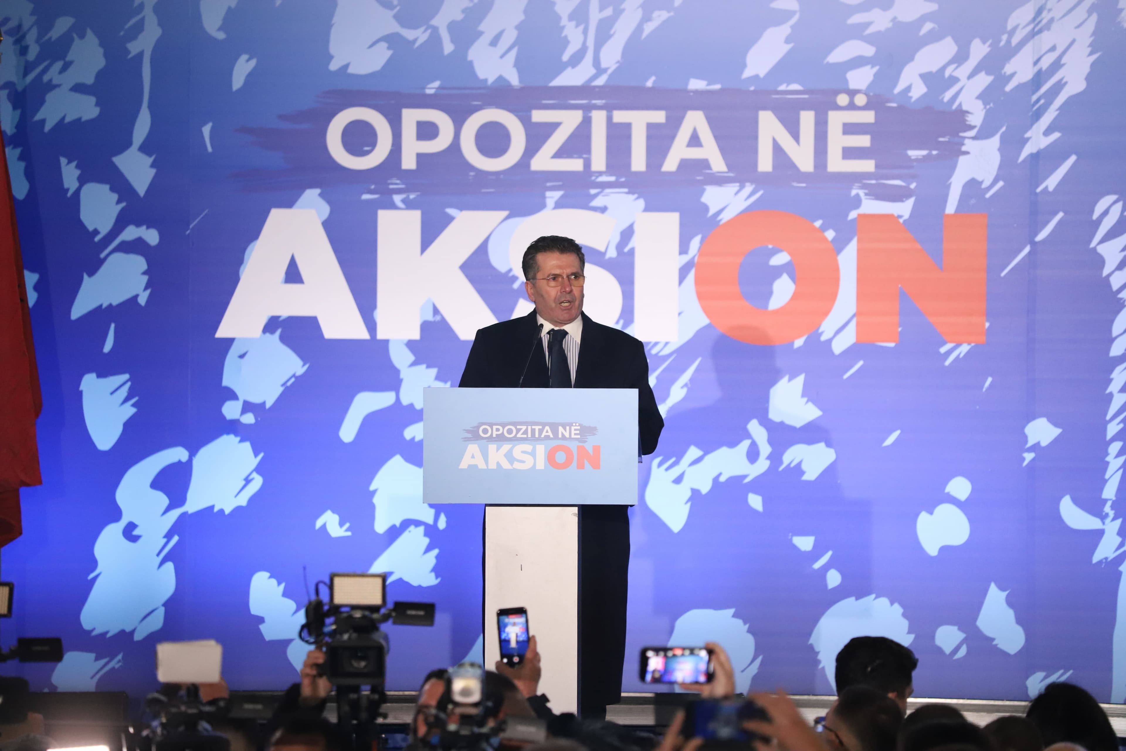 Mediu: Kemi nënë e babë, jo ‘prind 1’ dhe ‘prind 2’!