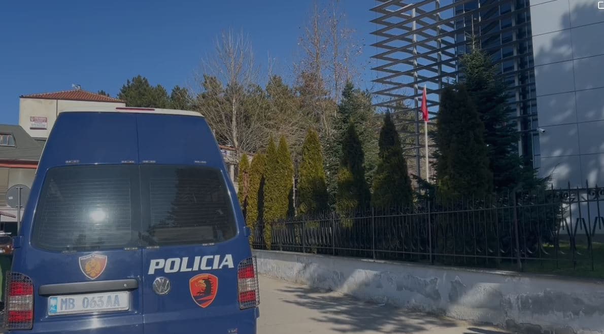 Publikonin foto dhe video intime në Instagram, Gjykata e Korçës liron dy të rejat 