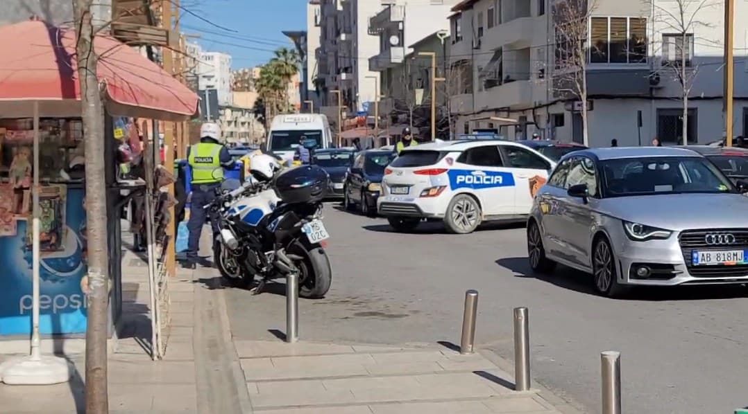 Durrës/ Qëllohet me kallashnikov në ajër pas një konflikti, pranga 3 personave