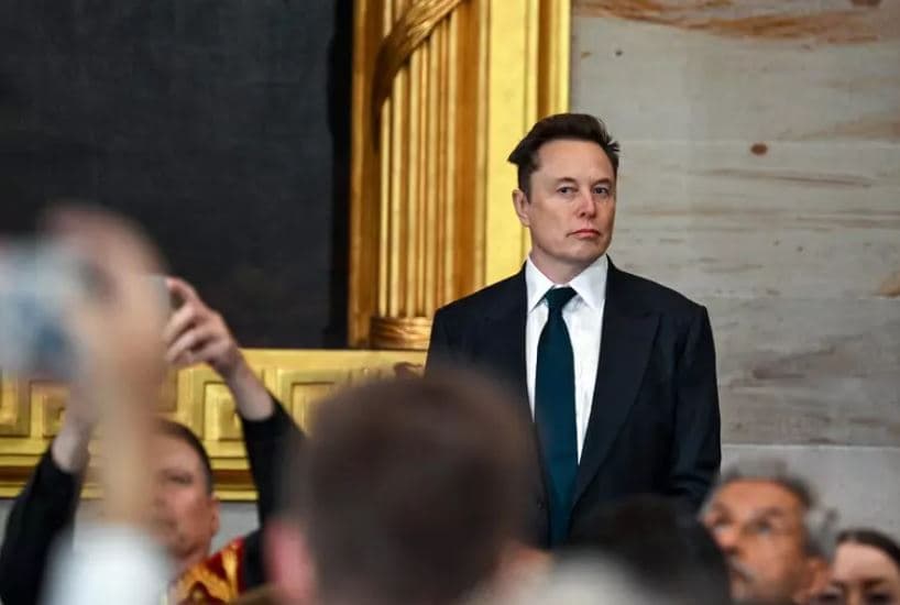 Musk: Do mbyllim Radio Evropa e Lirë dhe Zërin e Amerikës