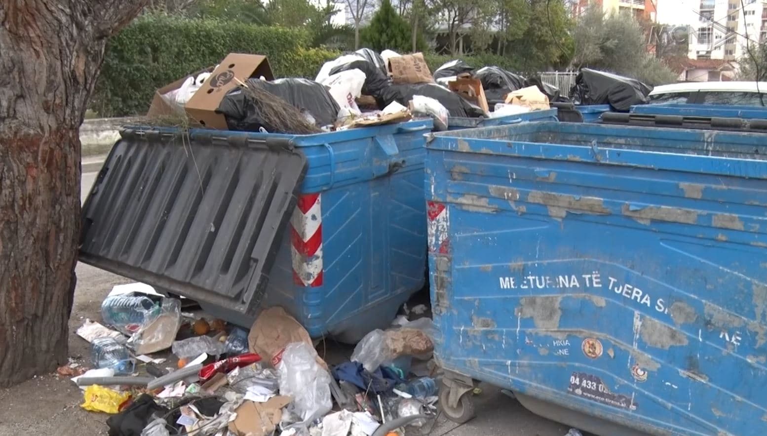 Rrugë dhe trotuare me plehra/ Ekspertët: Ka dështuar plani për Tiranën e pastër (VIDEO)